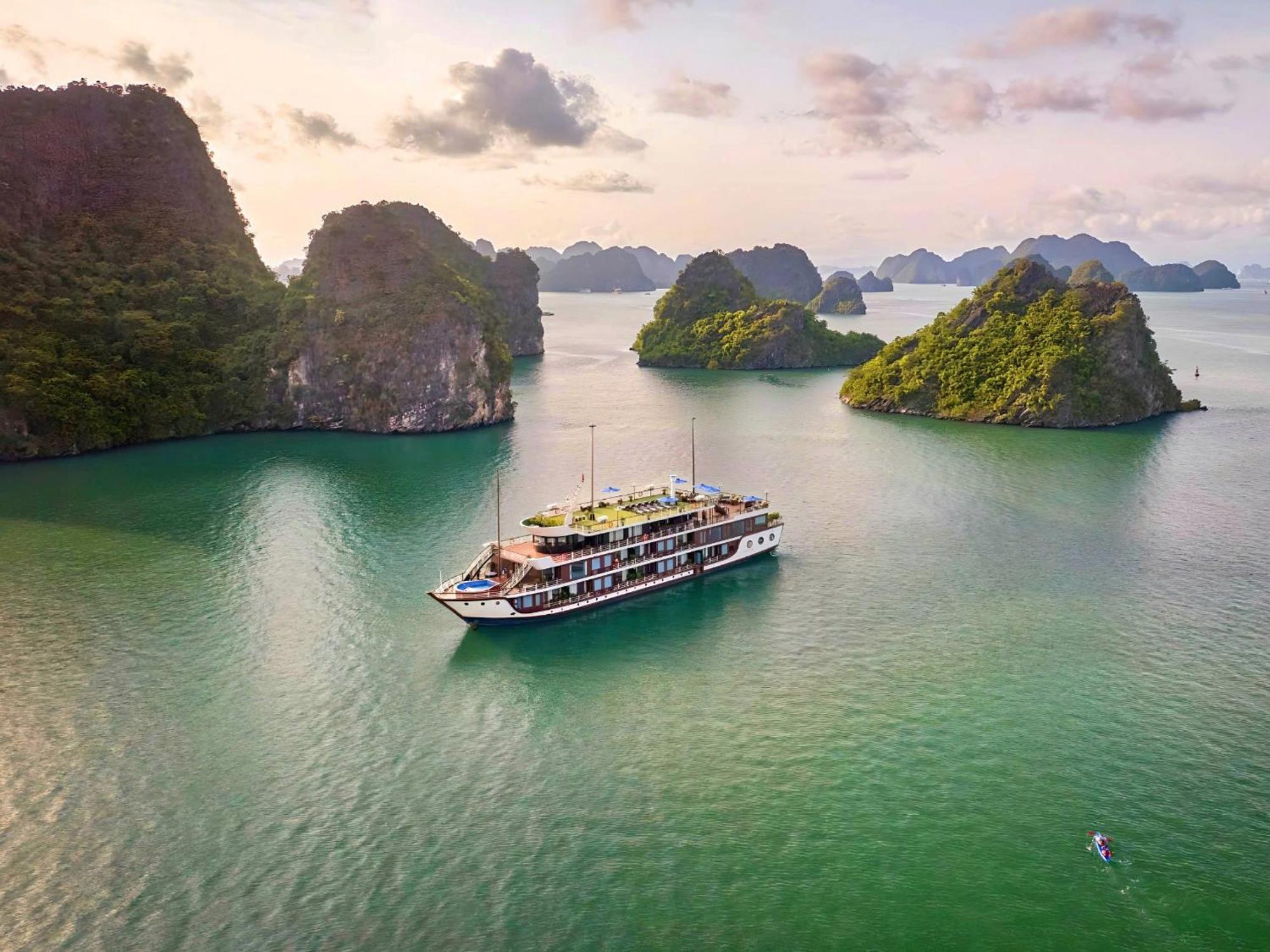 Hotel Le Journey Elegance Cruise Ha Long Esterno foto